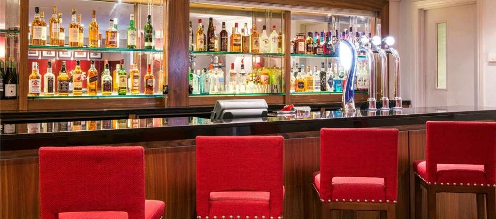 De Vere Horsley Estate Източен Хорсли Ресторант снимка